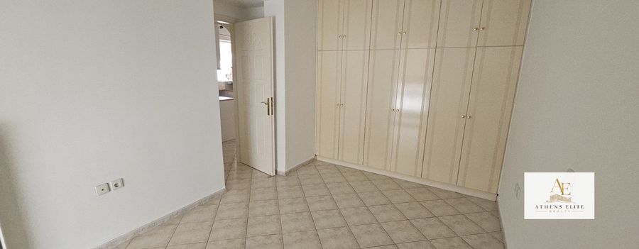 Photo 372429962