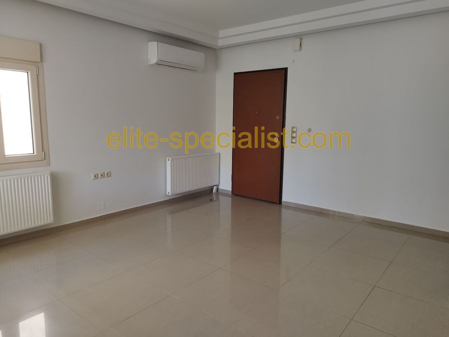 Photo 372439181