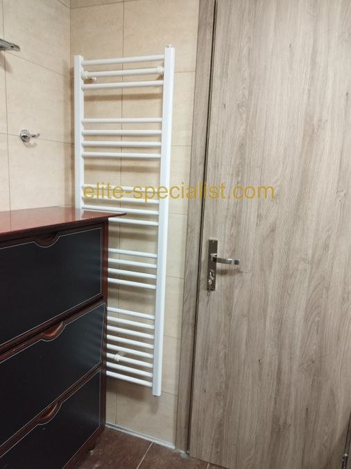 Photo 372439187