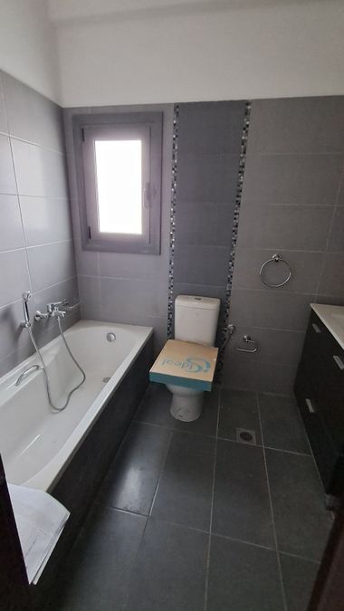 Photo 372540719