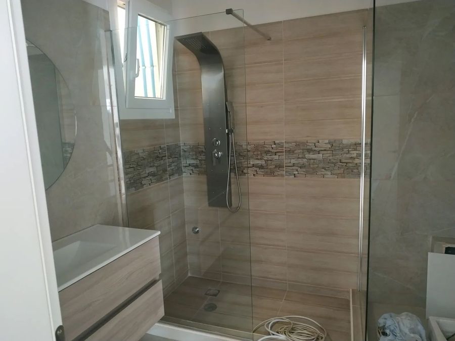 Photo 372544211