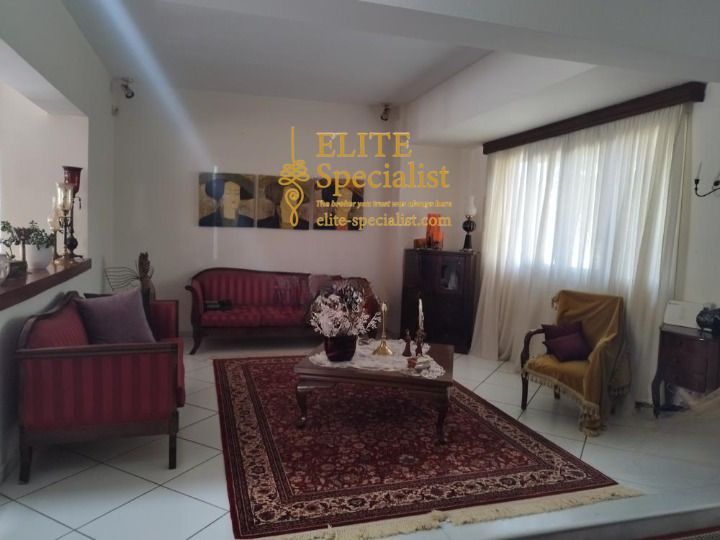 Photo 372569996