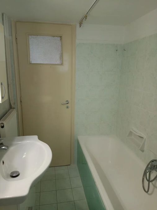 Photo 372667085