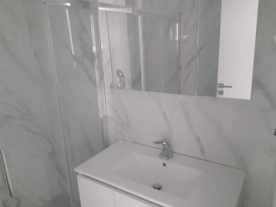Photo 372704729
