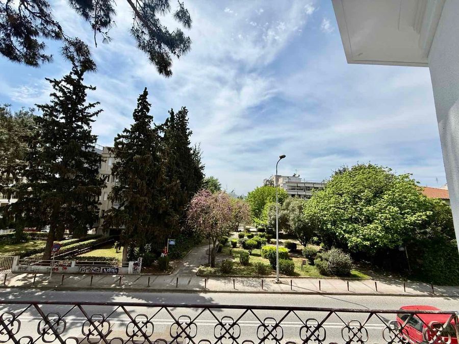 Photo 372982088