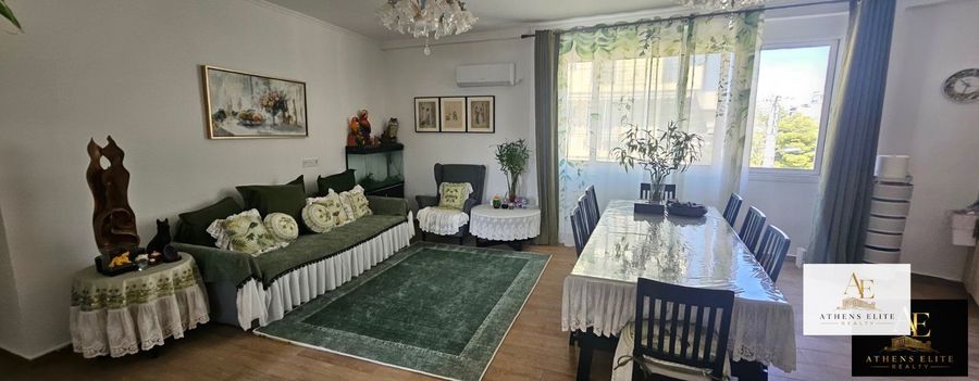 Photo 374183663