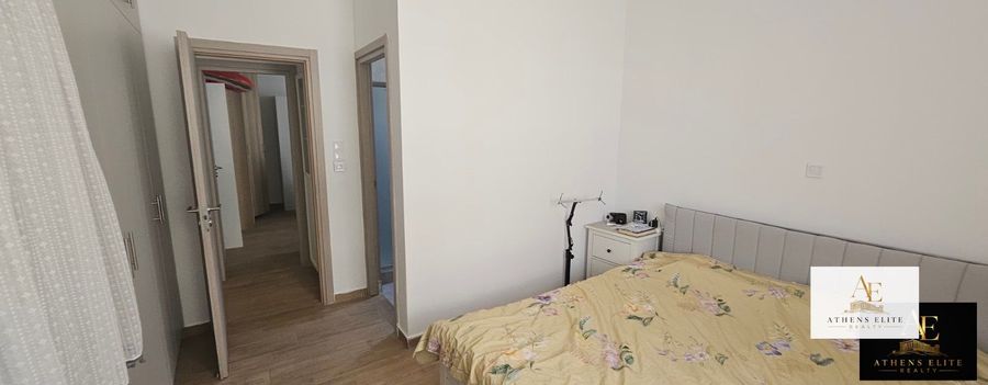 Photo 374183762