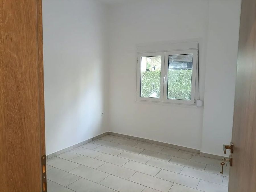 Photo 374216393