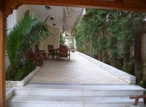 Detached House, Panorama