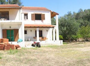 Detached House, Melitieoi