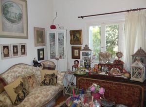 Apartment, Paleo Psichiko