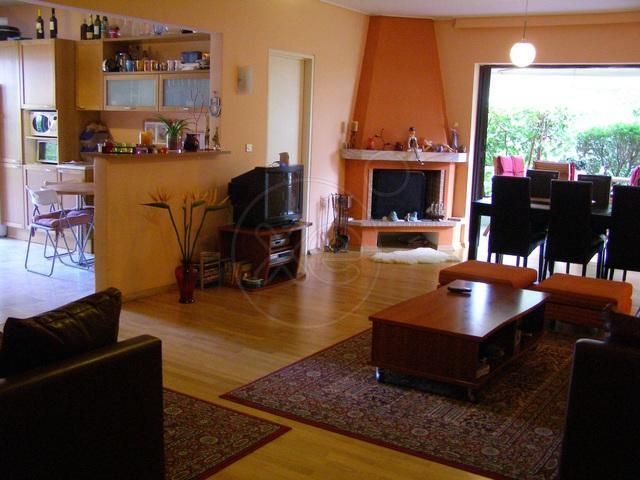 Photo 74850212
