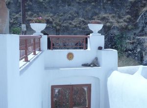Detached House, Thira