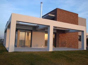 Detached House, Neo Risio