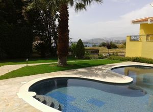 Μονοκατοικία για ενοικίαση Σαρωνίδα 200 τ.μ. 6 Υπνοδωμάτια